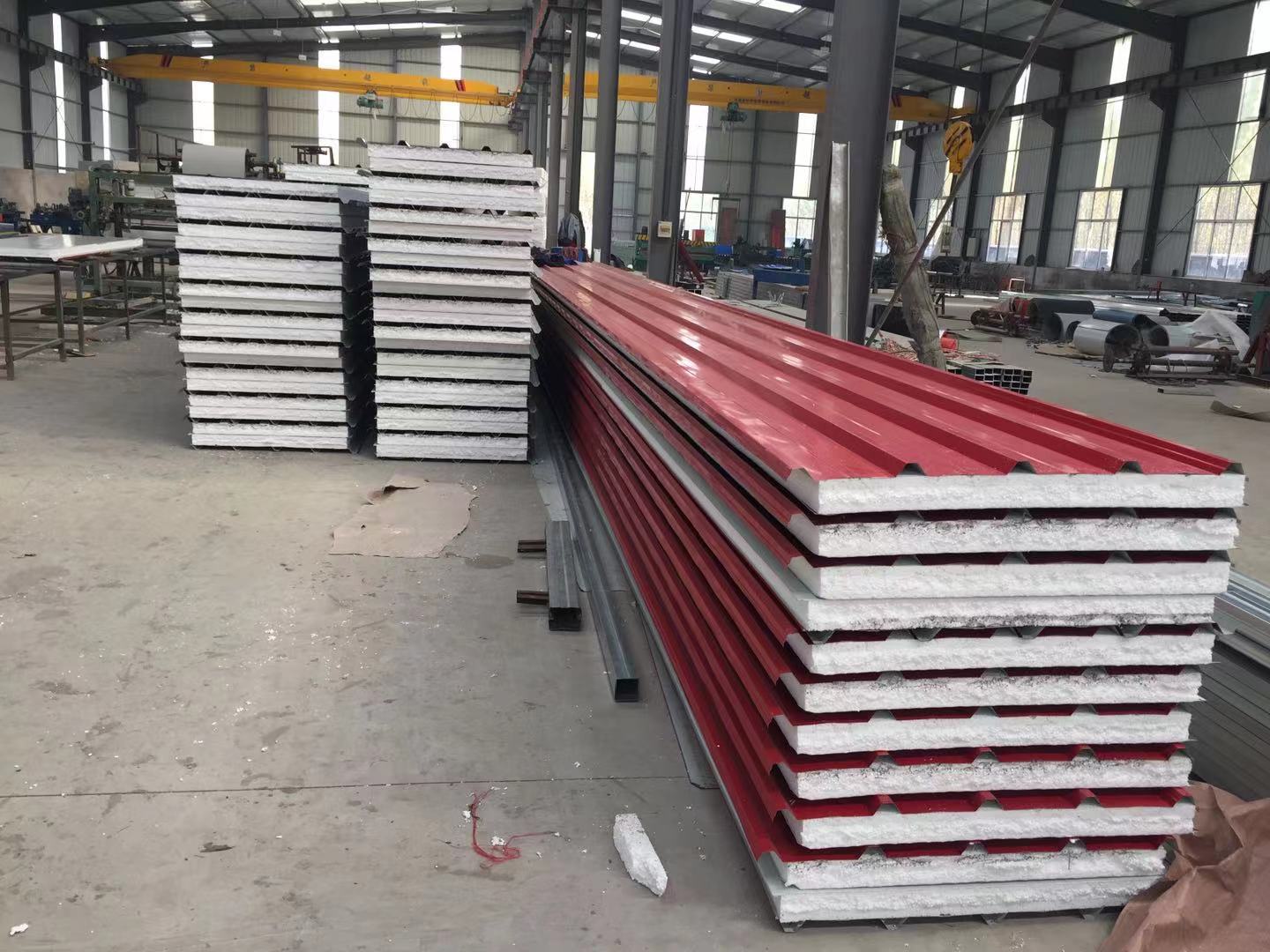 彩鋼瓦為什么會(huì)出現(xiàn)傾斜的現(xiàn)象？